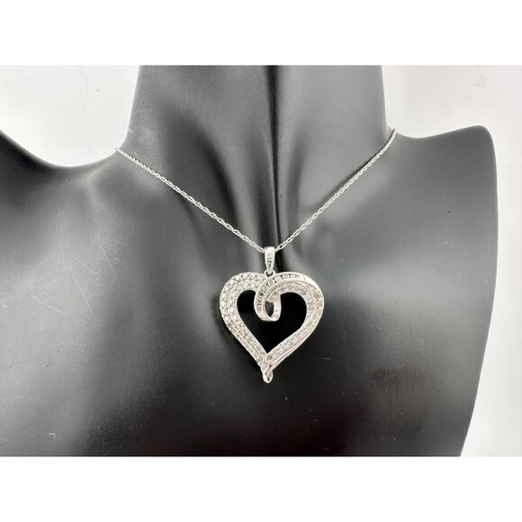 Stunning 1 Ct Natural Diamond Heart Shaped Pendant with Chain - Picture 15 of 16